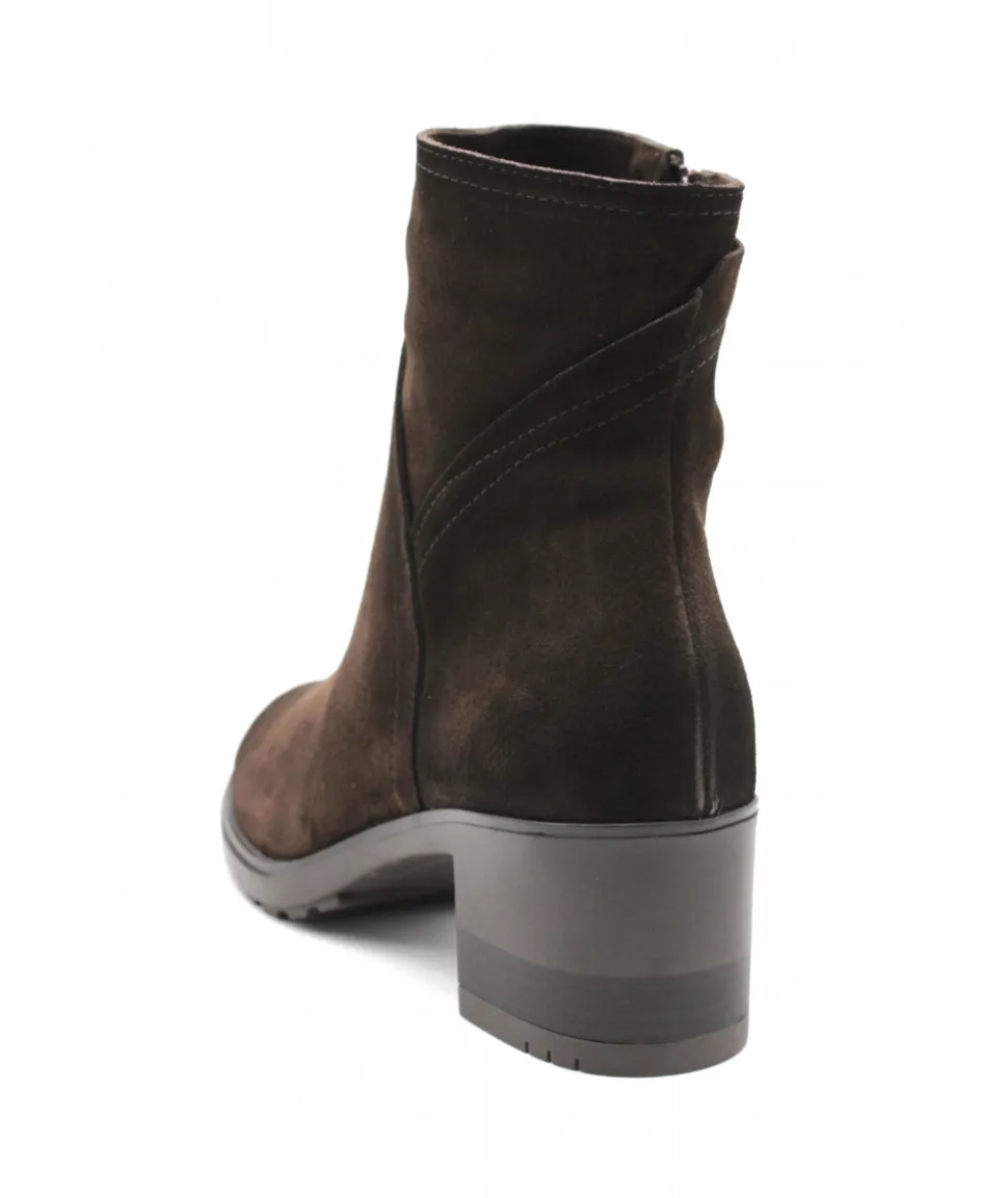 Paula Urban 8-1173
