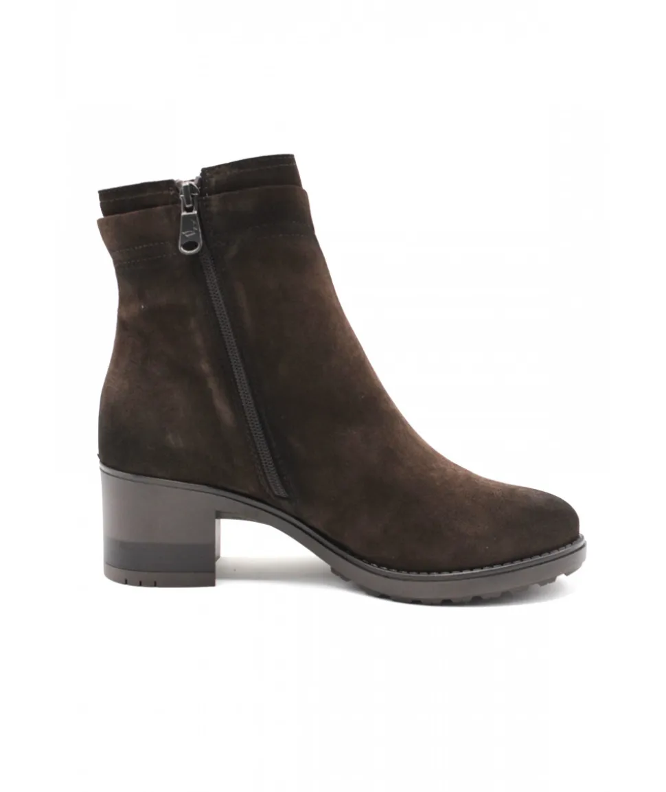 Paula Urban 8-1173