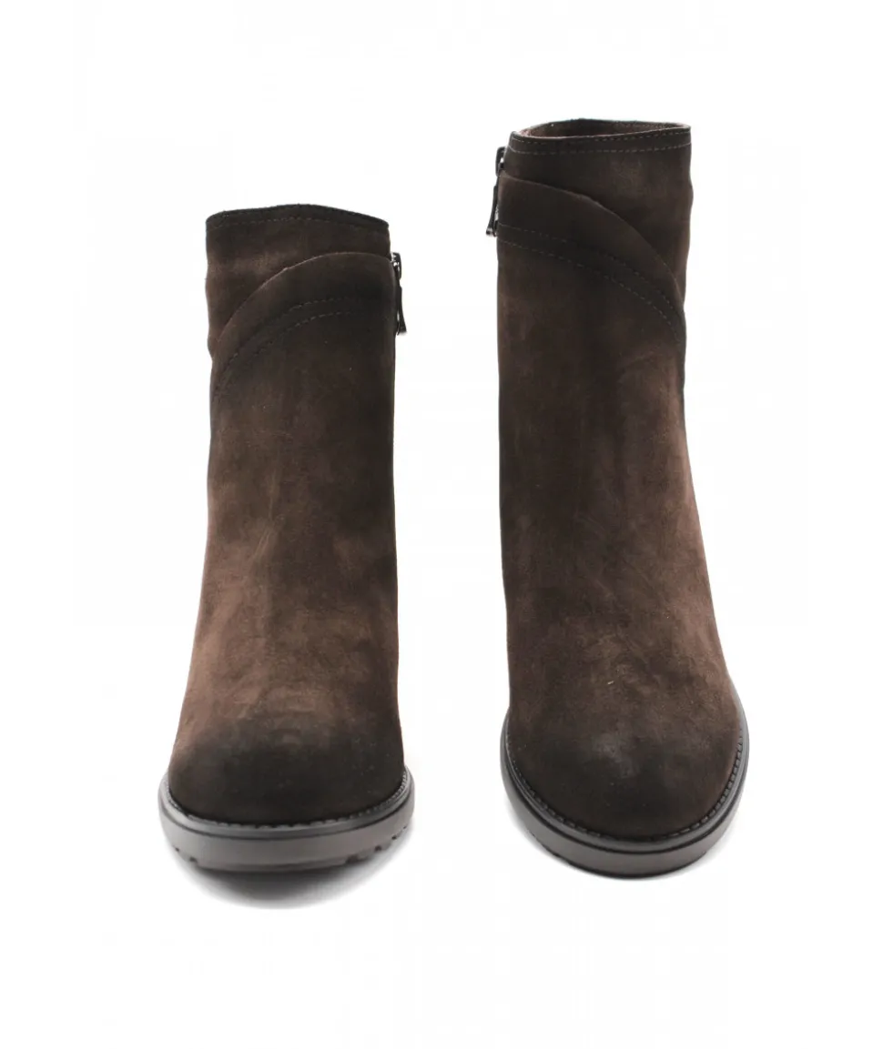 Paula Urban 8-1173