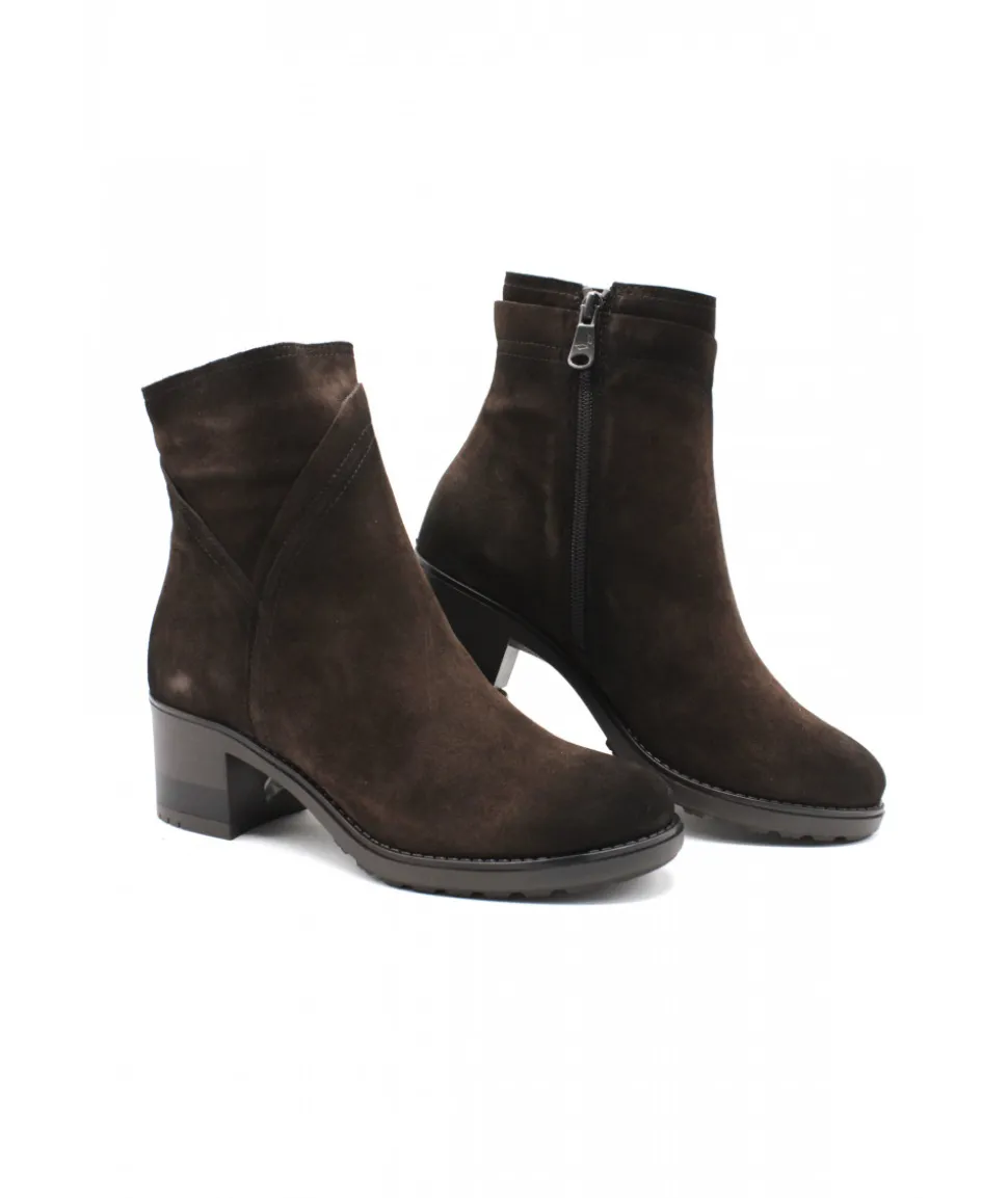 Paula Urban 8-1173